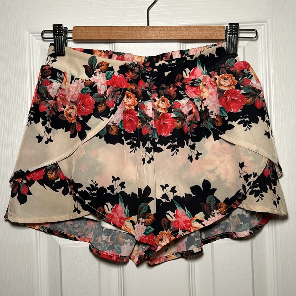 Pretty floral shorts size 00/0